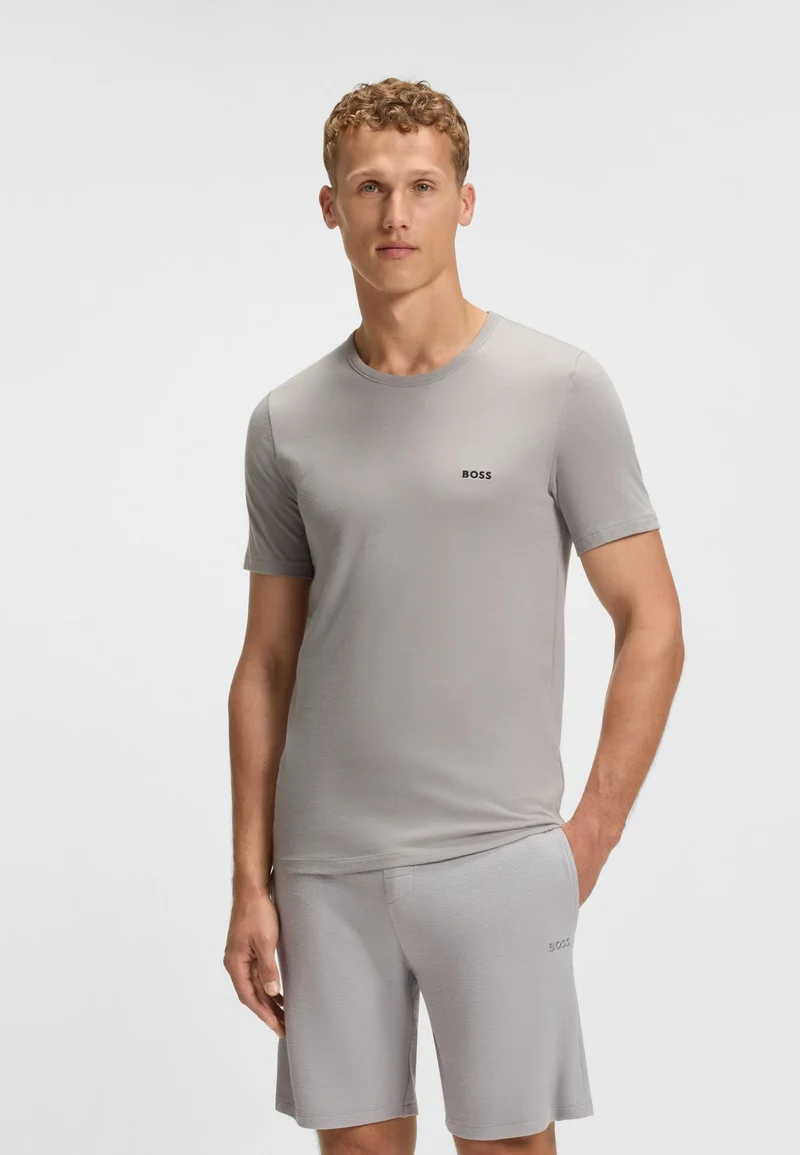 بوس ثلاث قطع تي شيرت قطن مطرز بشعار