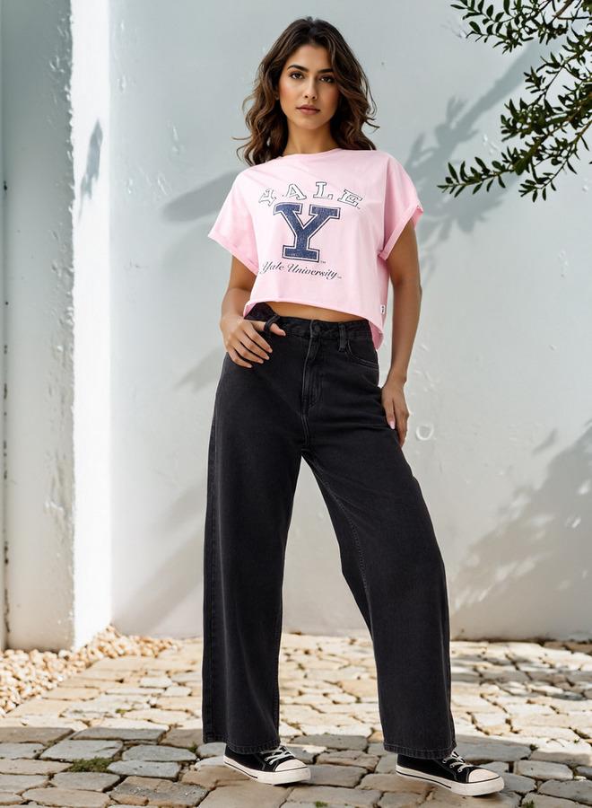 اس بي كاركترز تي شيرت قصير بطبعة جامعية بأكمام ممتدة - Image 2