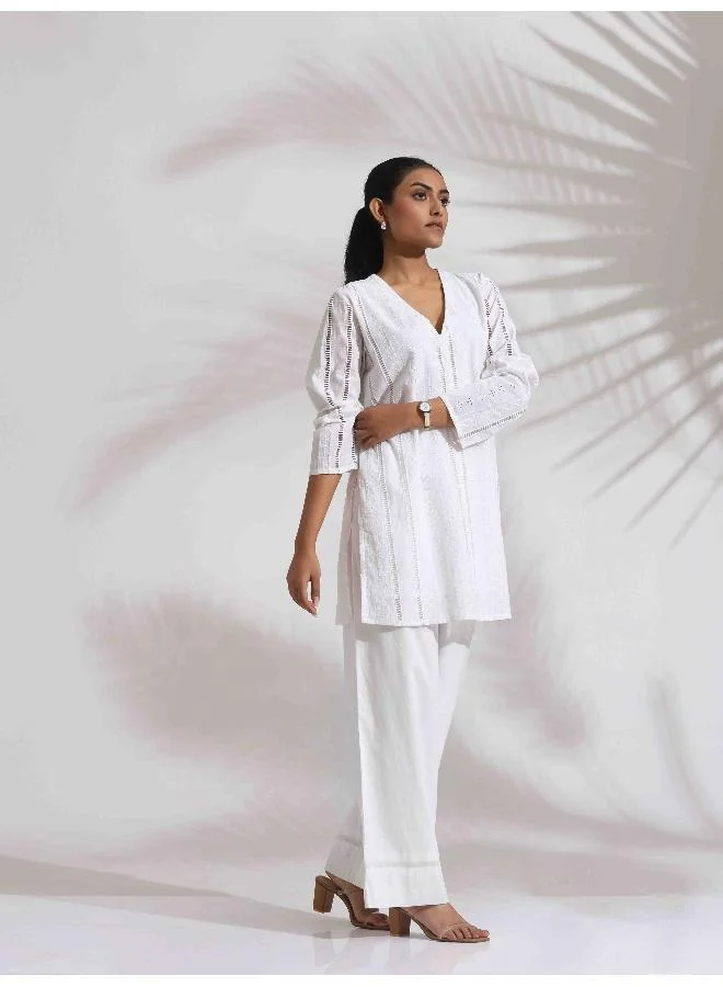 ترو برونز طقم قطن أبيض مطرز