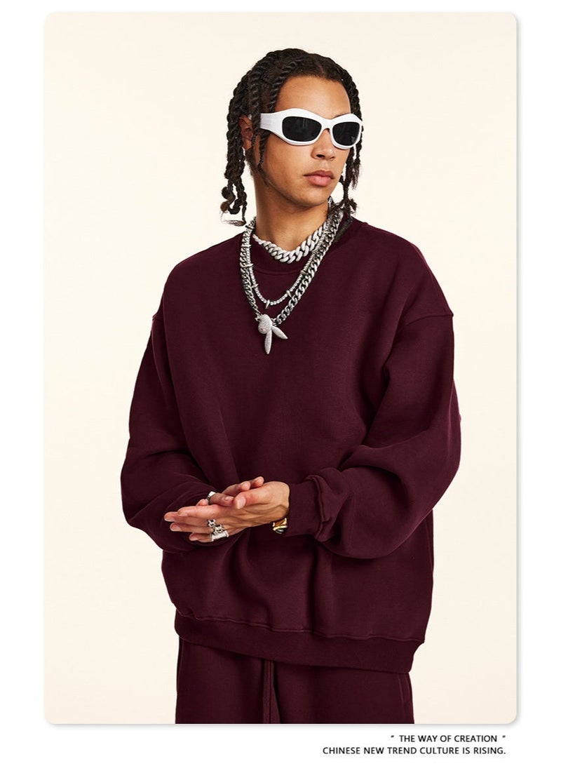 بى طقم هودي جديد من ماركة أمريكية عصرية لعام ٢٠٢٥، مكون من قطعتين: هودي بأكمام طويلة مبطن بالفرو وياقة دائرية، وبنطال رياضي بقصة مستقيمة، طقم كاجوال للجنسين (أحمر). - Image 5