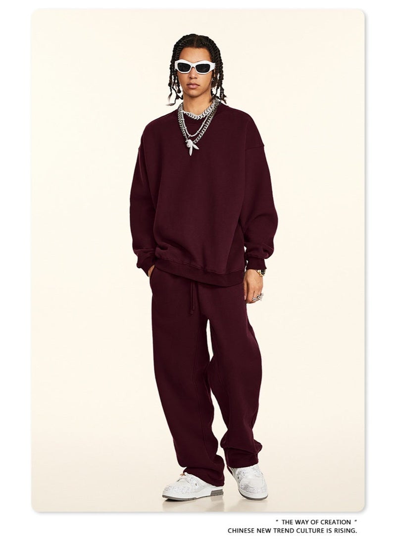 بى طقم هودي جديد من ماركة أمريكية عصرية لعام ٢٠٢٥، مكون من قطعتين: هودي بأكمام طويلة مبطن بالفرو وياقة دائرية، وبنطال رياضي بقصة مستقيمة، طقم كاجوال للجنسين (أحمر). - Image 2