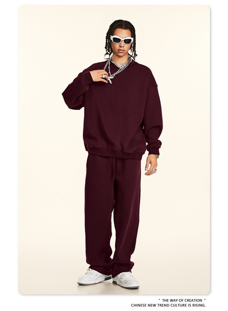 بى طقم هودي جديد من ماركة أمريكية عصرية لعام ٢٠٢٥، مكون من قطعتين: هودي بأكمام طويلة مبطن بالفرو وياقة دائرية، وبنطال رياضي بقصة مستقيمة، طقم كاجوال للجنسين (أحمر). - Image 3