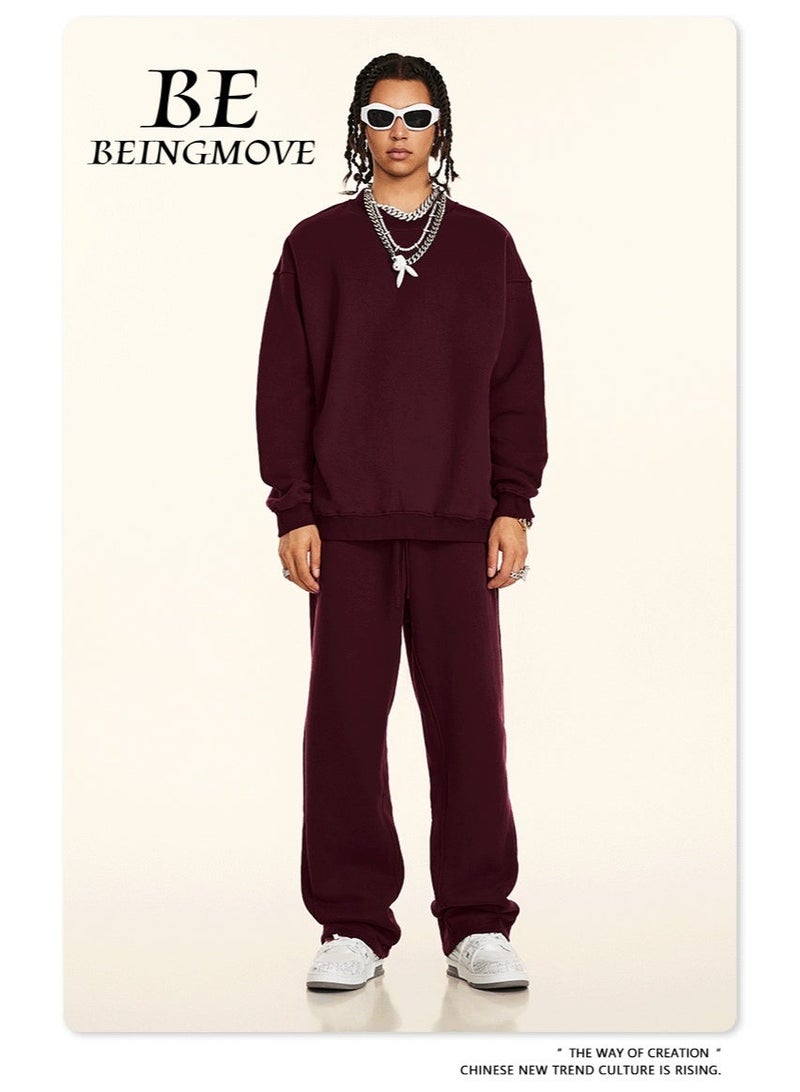 بى طقم هودي جديد من ماركة أمريكية عصرية لعام ٢٠٢٥، مكون من قطعتين: هودي بأكمام طويلة مبطن بالفرو وياقة دائرية، وبنطال رياضي بقصة مستقيمة، طقم كاجوال للجنسين (أحمر). - Image 1