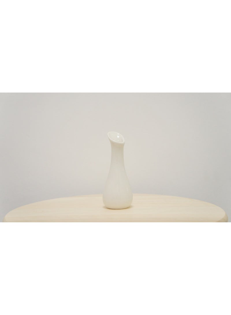 MINIMALIST WHITE CERAMIC VASE 005