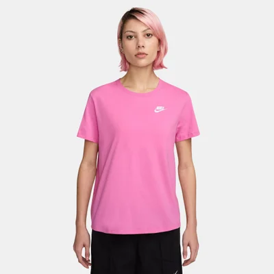 Nike Women's Sportswear Club Essentials T-Shirt