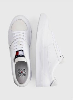 Men's Essential Badge Lace-Up Trainers Sneakers, White - pzsku/ZCD74A2ECDC105164CBF9Z/45/_/1727445809/df985213-4709-4781-a170-6f103514c10d