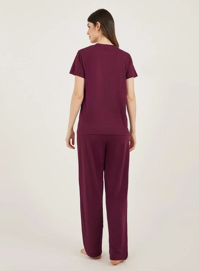 ستايلي Burgundy Knitted T-Shirt and Straight Pyjama Set for Women