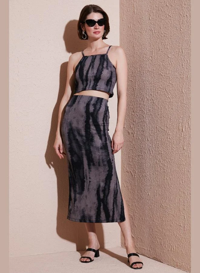 ليلا طقم نسائي علوي وسفلي بحمالات رفيعة وفتحة جانبية من ليلا