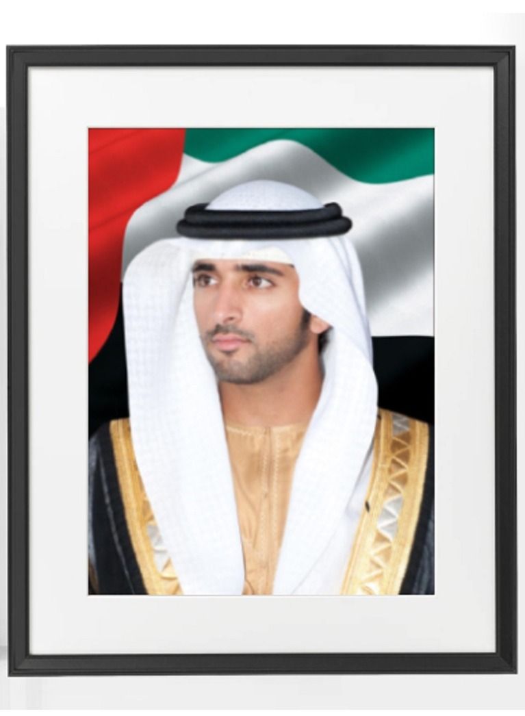 Boomah Accessories ملصق رسمي مكون من قطعتين لصورة صاحب السمو الشيخ محمد بن راشد آل مكتوم والشيخ حمدان مع إطار 50x40 سم - Image 3