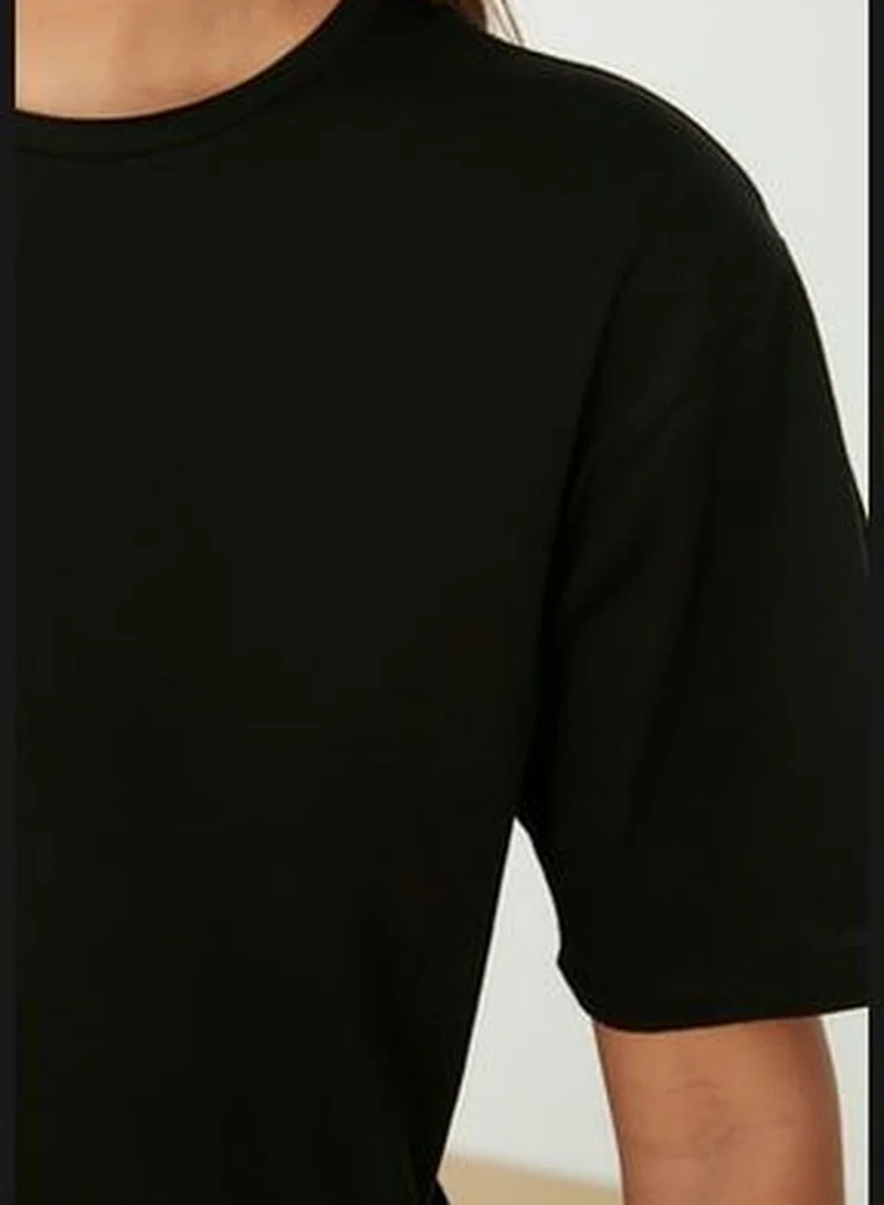 trendyol Black 100% Cotton Boyfriend/Wide Fit Crew Neck Knitted T-Shirt TWOSS20TS0134