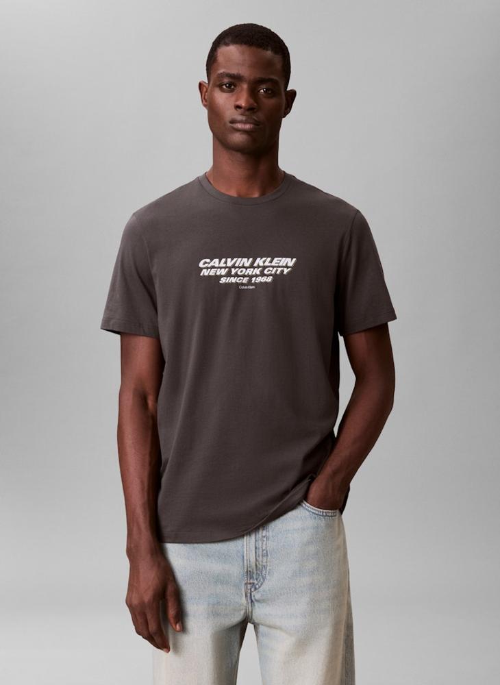 كالفن كلاين تيشيرت بياقة دائرية مزين برسمة - Image 1