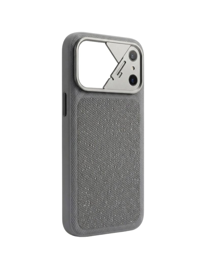 حافظة حماية لهاتف iPhone 17 Pro تدعم MagSafe، بتصميم ثنائي اللون، ومزودة بغطاء لعدسة الكاميرا ومقبض ذي ملمس مانع للانزلاق. - Image 1