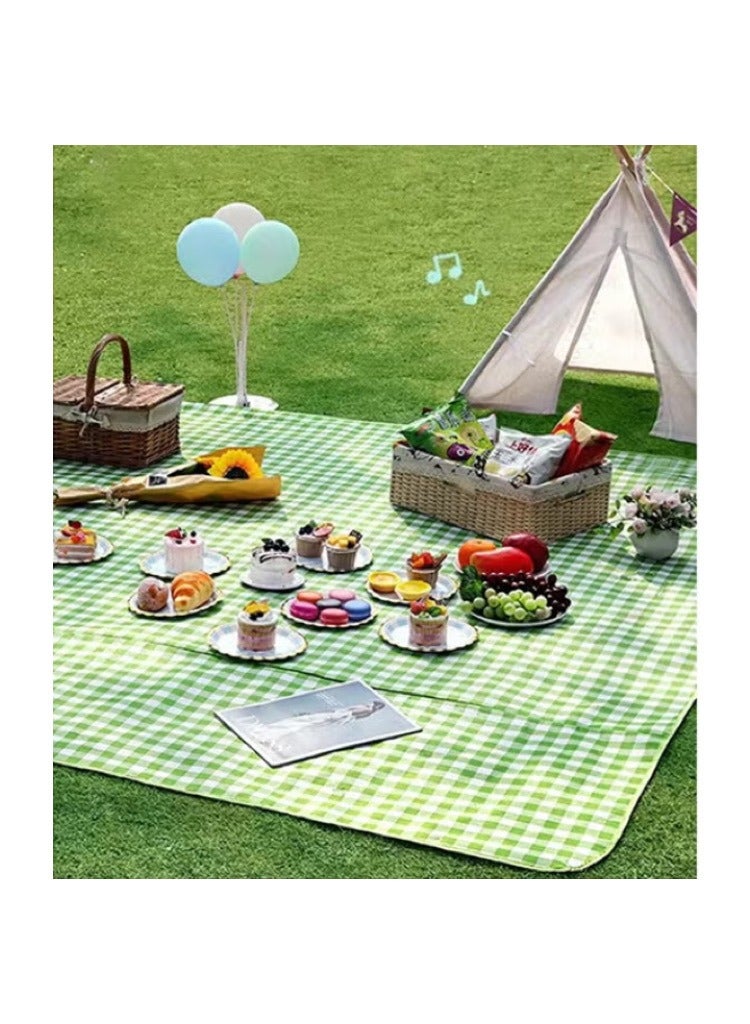 حصيرة نزهة كبيرة قابلة للطي ومقاومة للماء، حصيرة شاطئية سميكة ومضادة للرطوبة، محمولة للتخييم العائلي في الهواء الطلق، الحدائق، والمنتزهات، 200x200 سم (مربعات خضراء وبيضاء) - Image 2