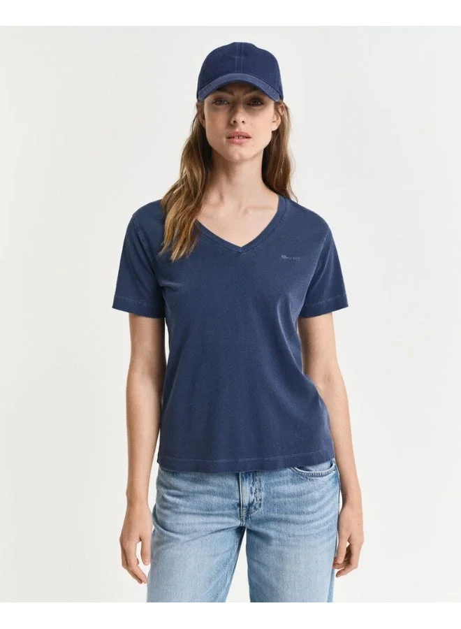 غانت تيشيرت بياقة على شكل حرف  بأكمام قصيرة بلون أزرق باهت من