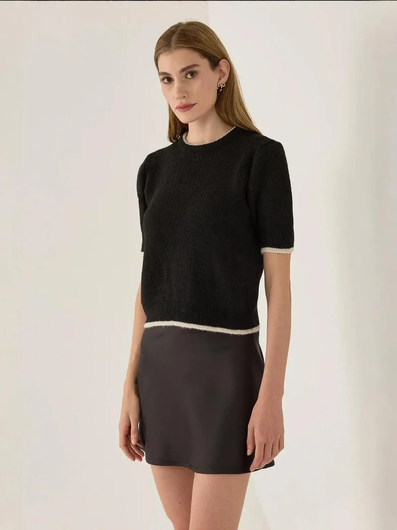 زوبعة كنزة محبوكة متباينة