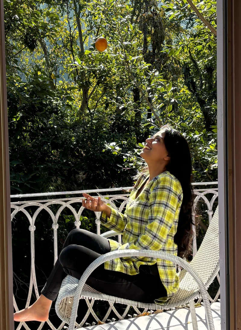 ترو برونز بلوزة صوفية كاروهات باللون الأخضر الفاتح من  بفتحة جانبية