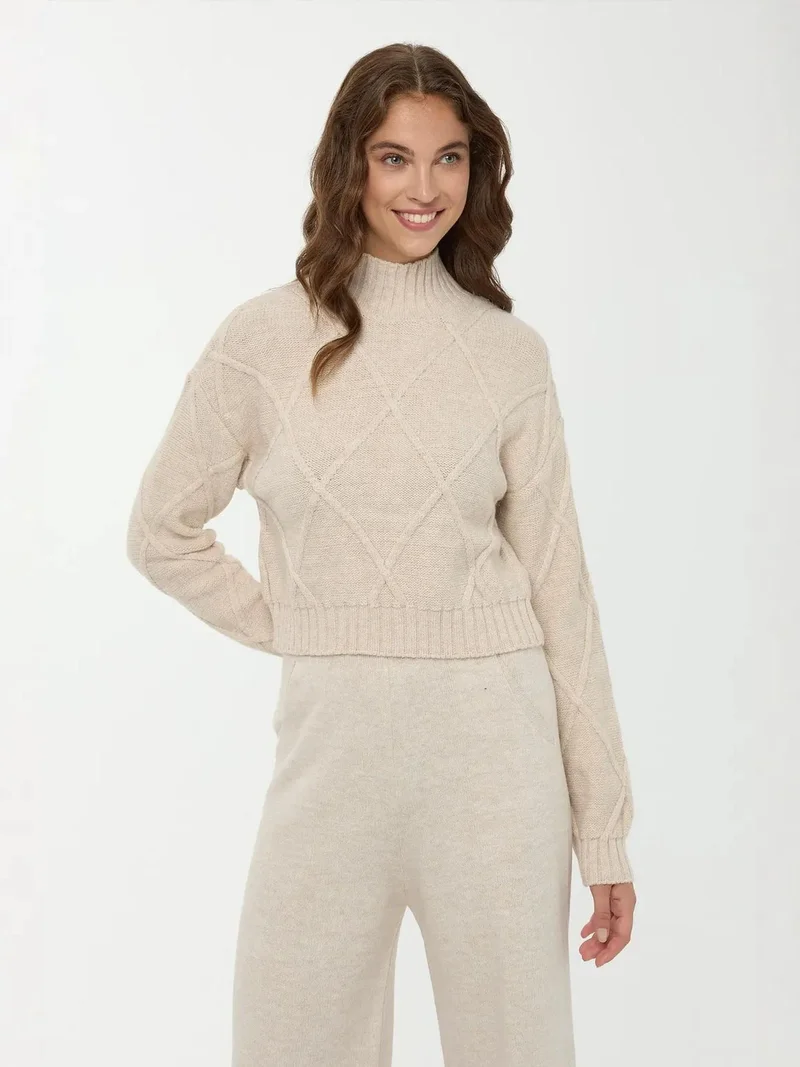 هيكاب كنزة محبوكة بنصف ياقة مدورة بنقش بارز