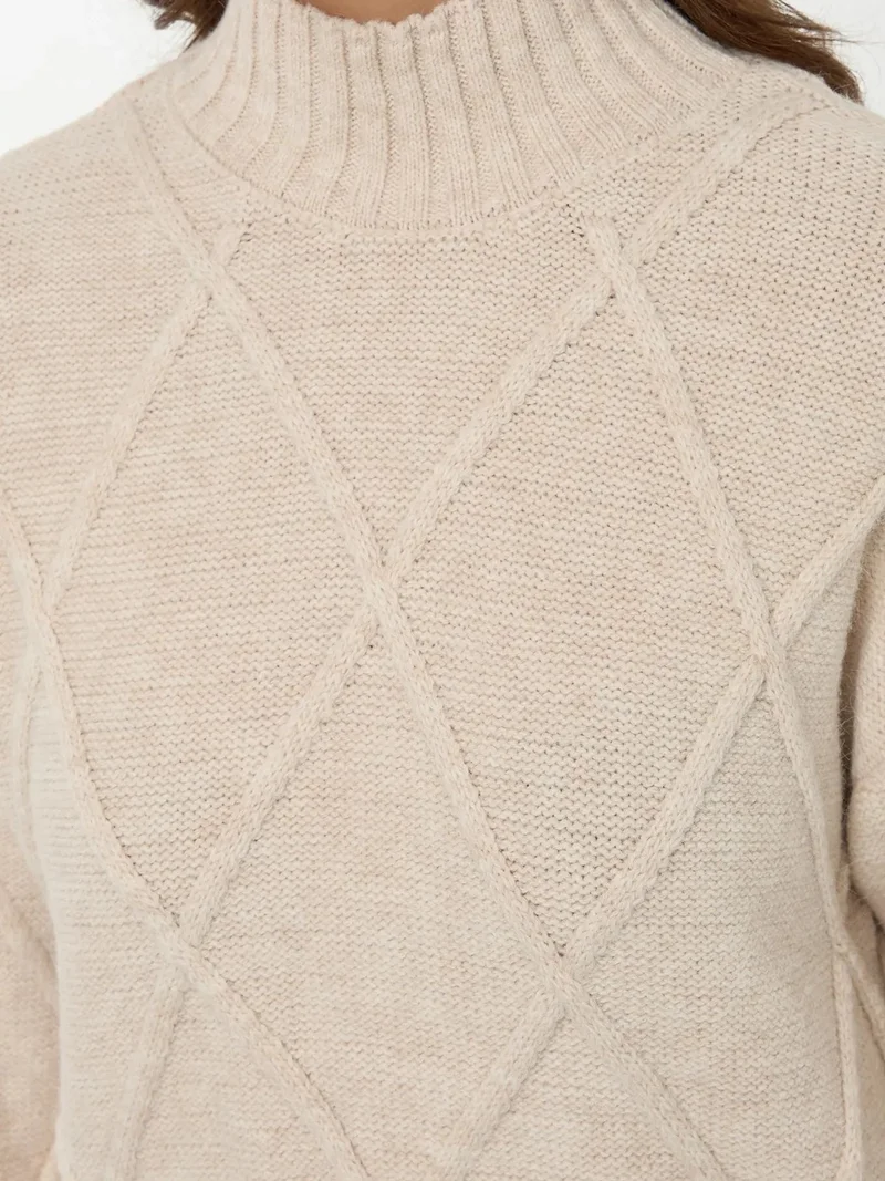 هيكاب كنزة محبوكة بنصف ياقة مدورة بنقش بارز