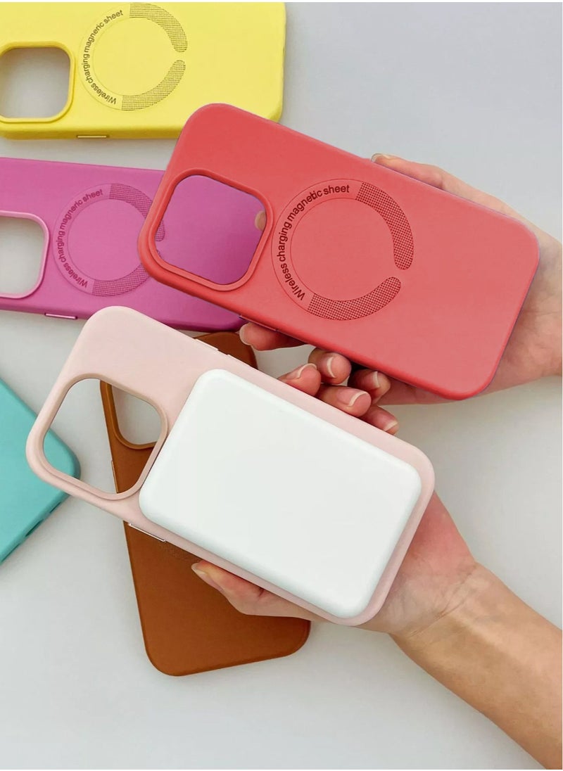 Techie - غطاء خلفي من Techie Soft Smooth Silicone MagSafe ببطانة من الألياف الدقيقة من الجانب الداخلي لهاتف Apple iPhone 15 Plus - أحمر - Image 1