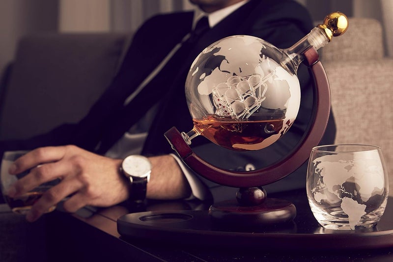 Godinger Whiskey Decanter Globe Set with 2 Etched Whiskey Glasses - for Liquor Scotch Bourbon Vodka, Gifts For Men - 850ml - Image 5