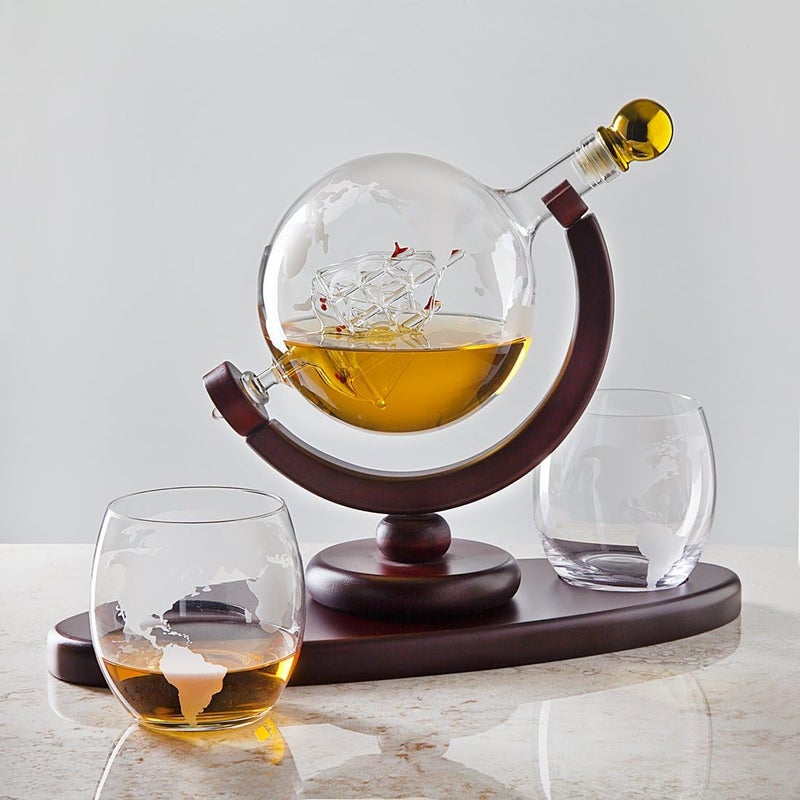 Godinger Whiskey Decanter Globe Set with 2 Etched Whiskey Glasses - for Liquor Scotch Bourbon Vodka, Gifts For Men - 850ml - Image 3