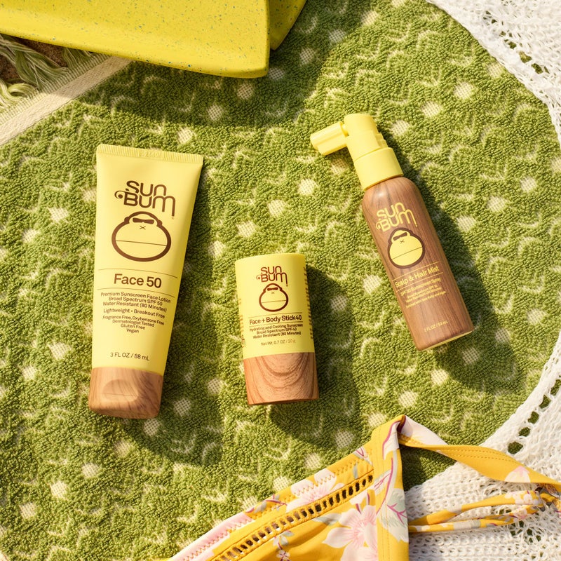 Sun Bum رذاذ واقي شمس من صن بوم الأصلي SPF 30 لفروة الرأس والشعر | نباتي ومتوافق مع قانون هاواي 104 (خالي من أوكتينوكسات وأوكسي بنزون) | رذاذ واقي من الشمس واسع الطيف UVA/UVB مع فيتامين E | 2 أونصة - Image 4