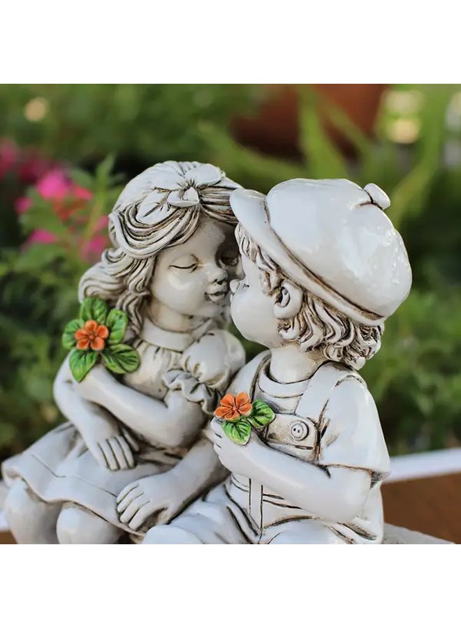 Romantic First Kiss Garden Statue Boys And Girls Sitting On Stools Durable Resin Outdoor Indoor Sculpture - Image 3
