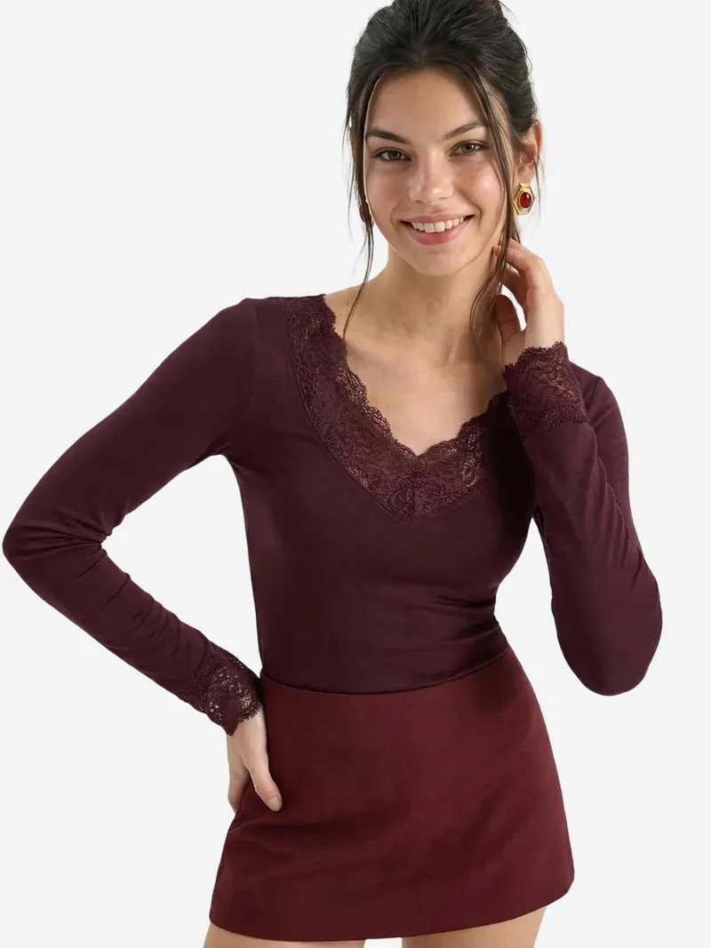 بيانكو لوتشي LUCCI Lace Detailed V-Neck Blouse