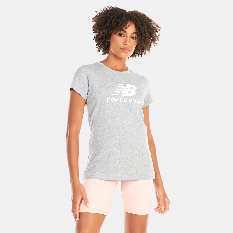 نيو بالانس تيشيرت اسنشالز ستاكد لوجو للنساء