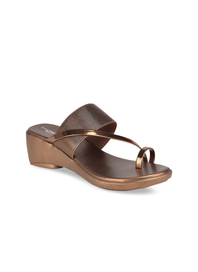 She Zone صنادل شزون النسائية ذات الكعب العريض بلون النحاس - Image 2