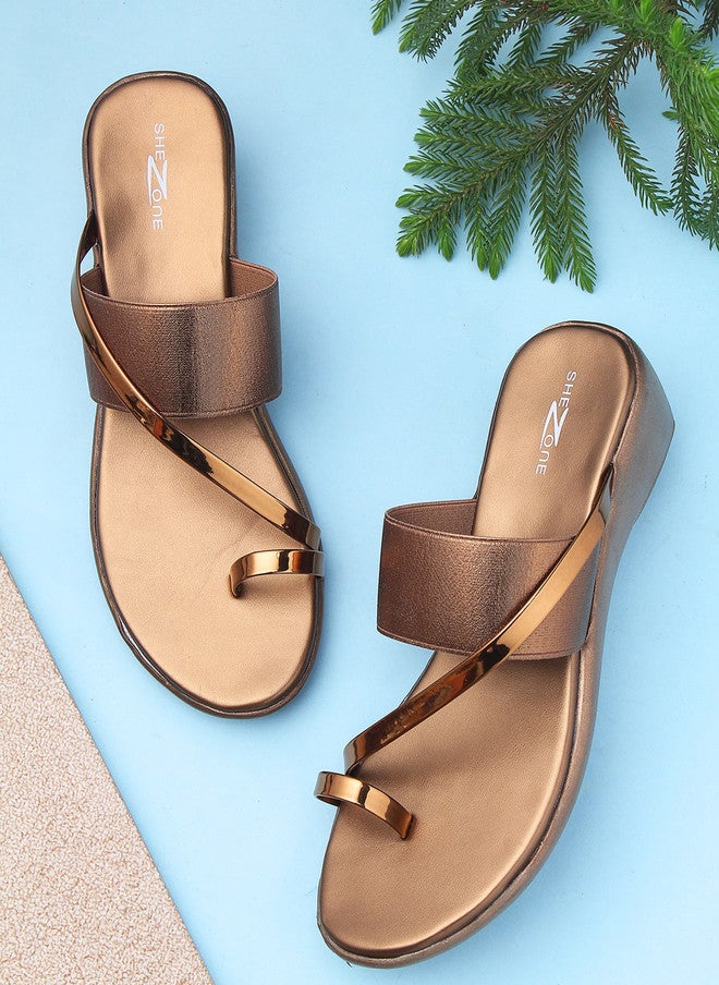 She Zone صنادل شزون النسائية ذات الكعب العريض بلون النحاس - Image 1