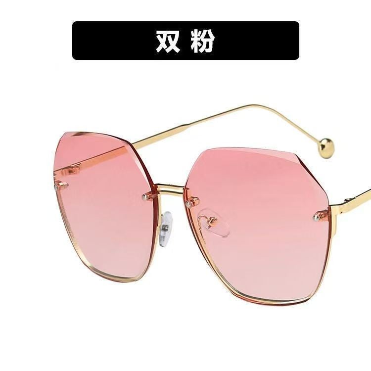 نظارات شمسية بدون إطار للجنسين بحماية UV400 - إطار معدني مضلع - تدرج رمادي ووردي - Image 5