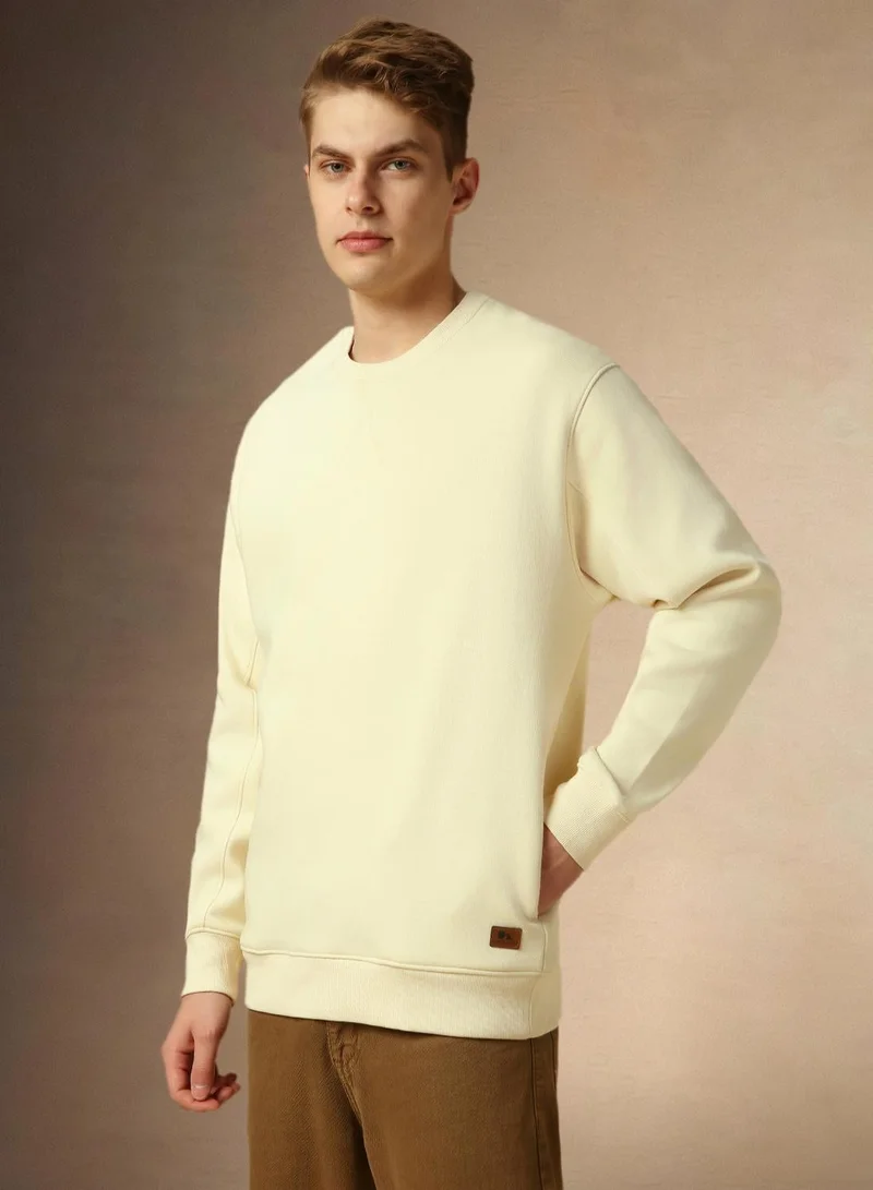 Men's Off White Polyester Blend Solid Regular Fit Sweatshirt