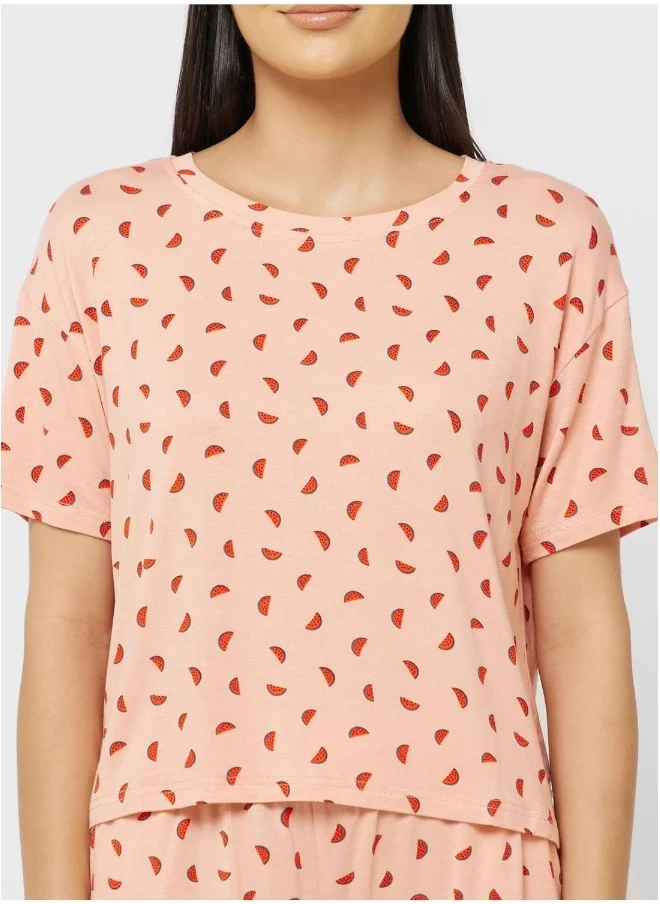 Isla & Evie Crew Neck Graphic Detail T-Shirt