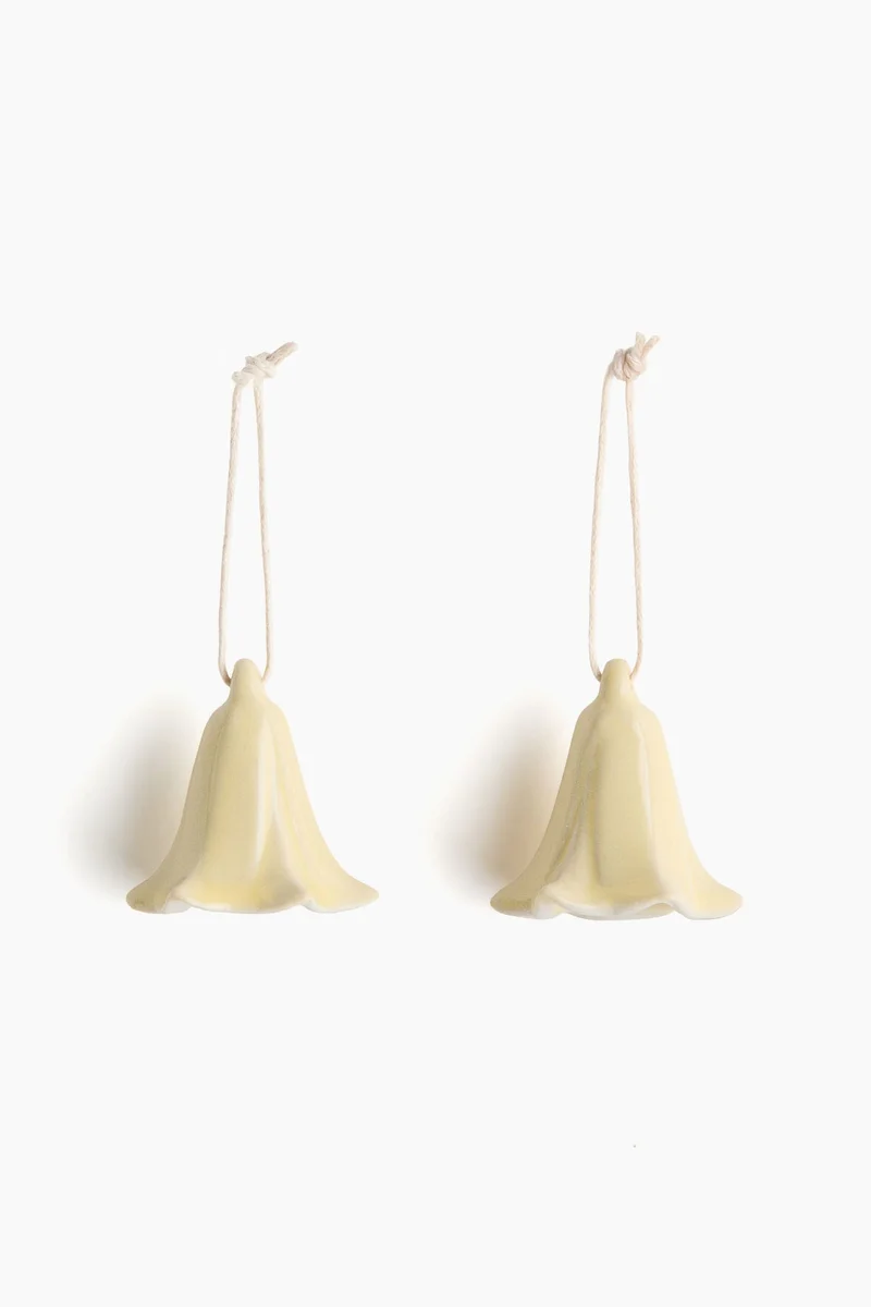 اتش اند ام طقم زينة من الفخار من قطعتين