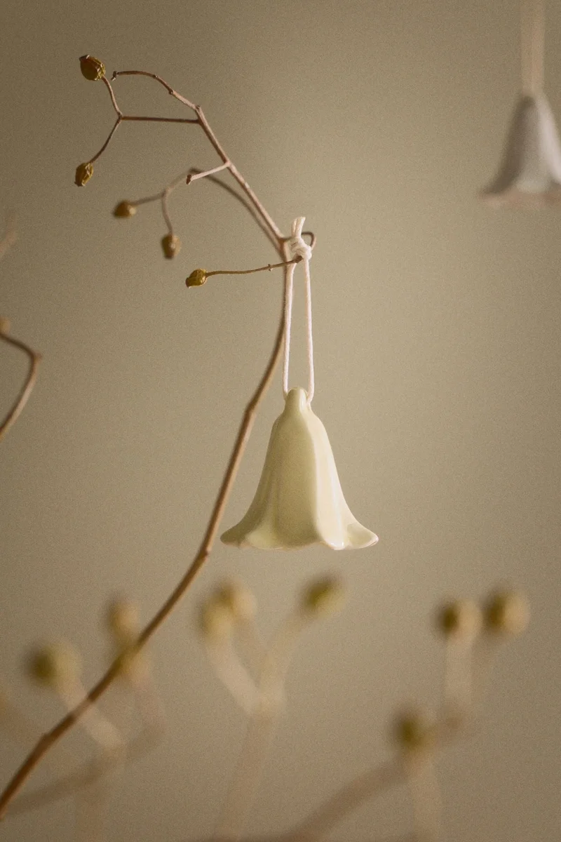 اتش اند ام طقم زينة من الفخار من قطعتين