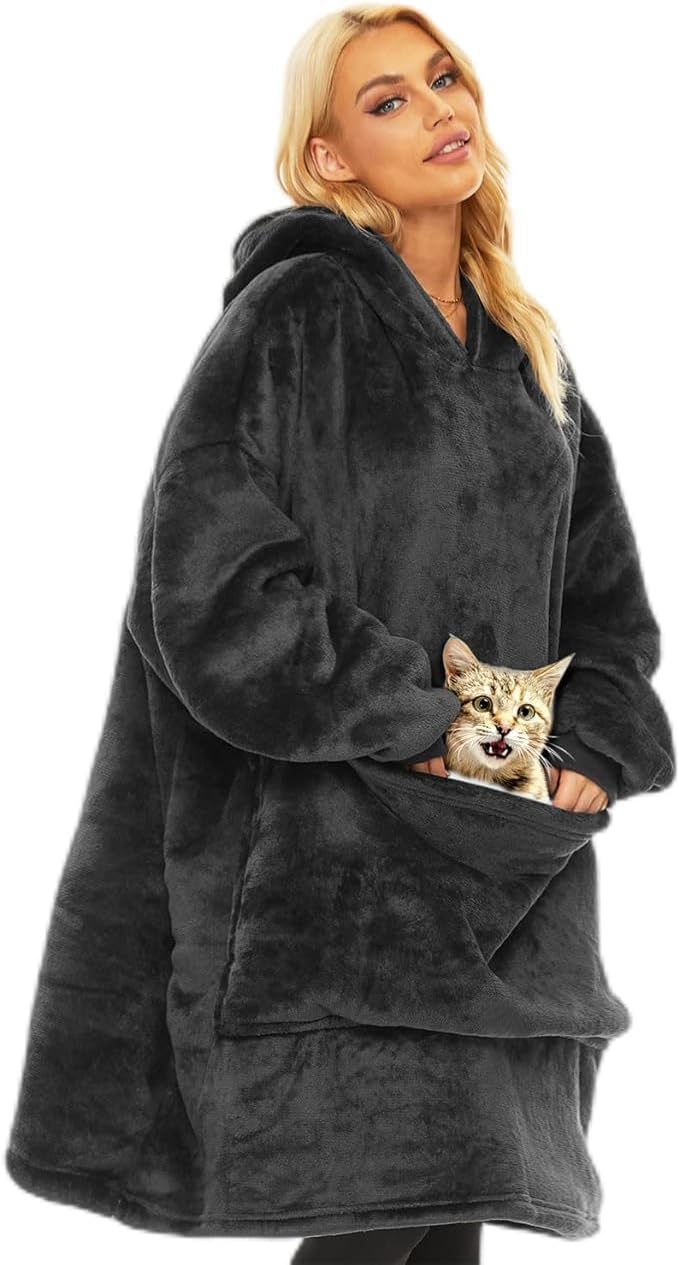 Gentlewarm Store هودي بطانية قابلة للارتداء للبالغين النساء والرجال، هودي شيربا فليس دافئ وناعم بحجم كبير مع جيب عملاق للحيوانات الأليفة - Image 1
