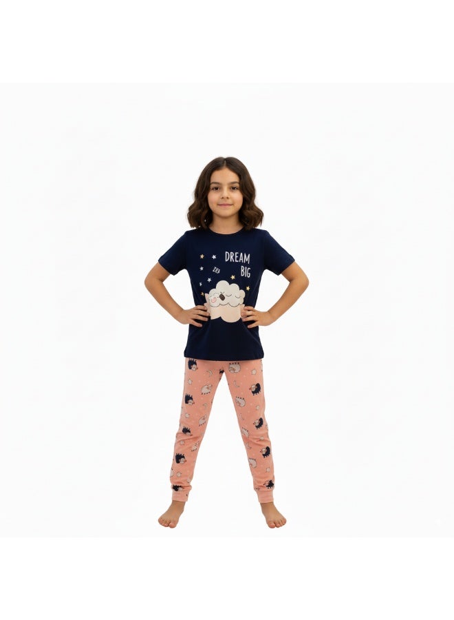 جوانا طقم بيجاما بناتي بطبعة حب القطط، قميص برقبة على شكل V بأكمام قصيرة وبنطال طويل، كحلي غامق - Image 3