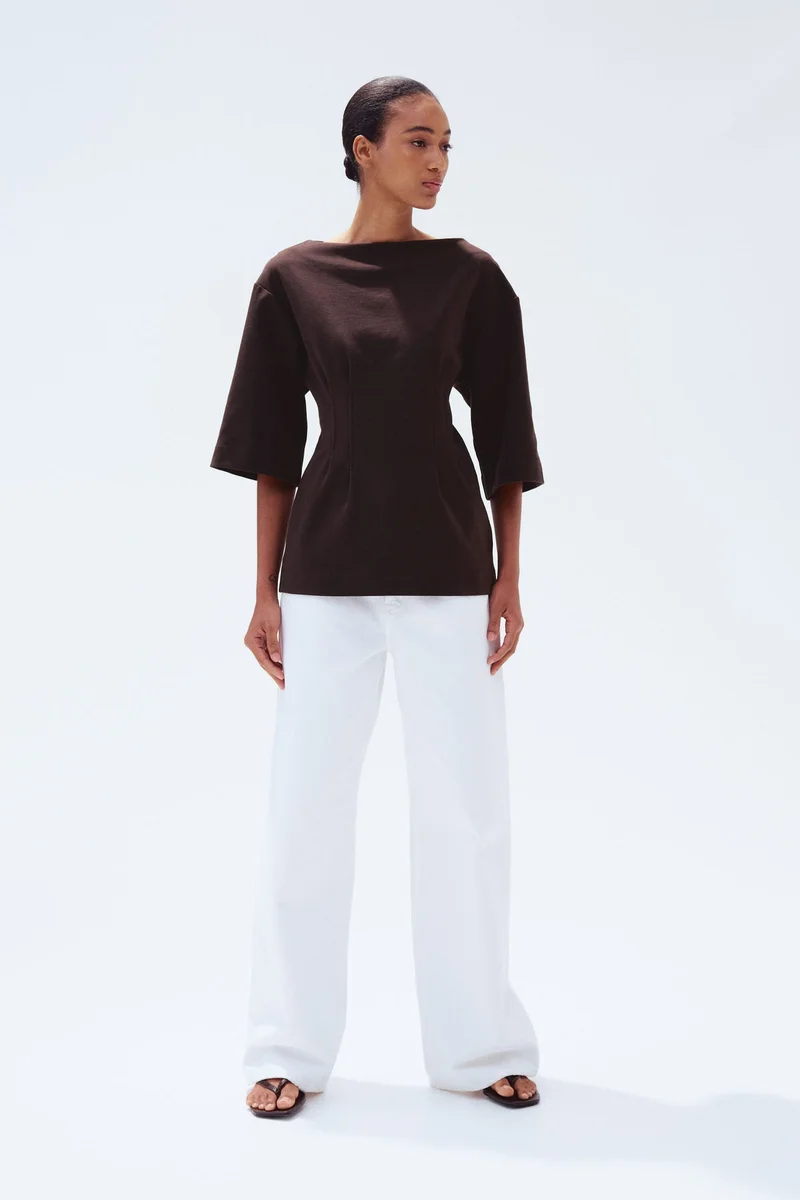 اتش اند ام تي-شيرت بخصر مدبّب