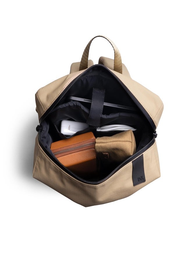 دايلي أوبجيكتز حقيبة ظهر DailyObjects المقاومة للماء (15 لتر) للرجال والنساء | تتسع لأجهزة الكمبيوتر المحمولة مقاس 13/14 بوصة/Macbook Pro/Air/iPad | خفيفة الوزن | حقيبة ظهر | للمكتب/الاستخدام اليومي/السفر | لأطفال المدارس | متعددة الجيوب (بيج) - Image 5