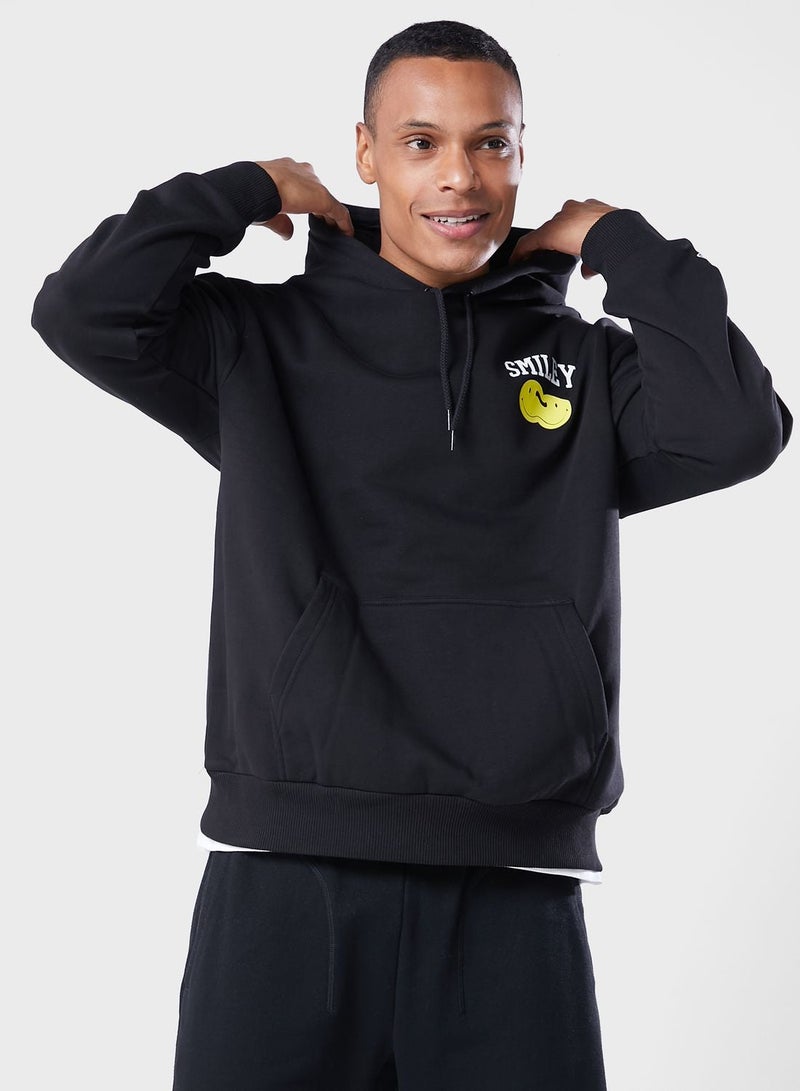 NEW ERA هودي بقلنسوة متعدد الشعار SMILEY BP - Image 1