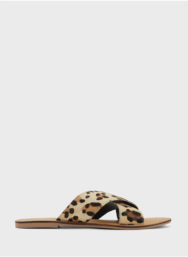 جينجر Printed Cross Strap Flat Sandal