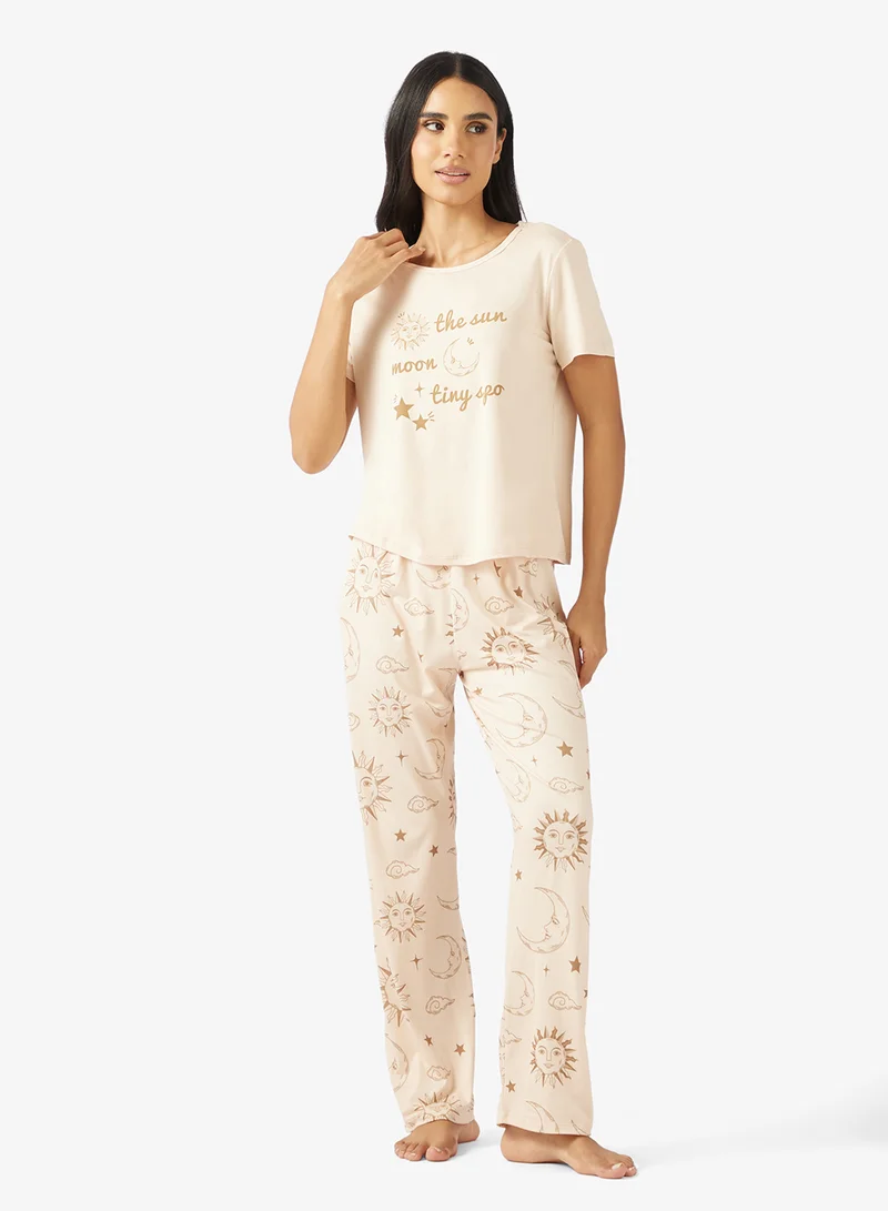 Ginger Graphic T-shirt & Pyjama Set