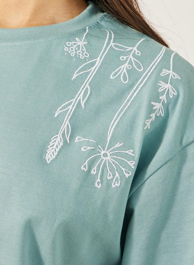 Styli Embroidered Oversized Round Neck Longline T-Shirt - Image 3