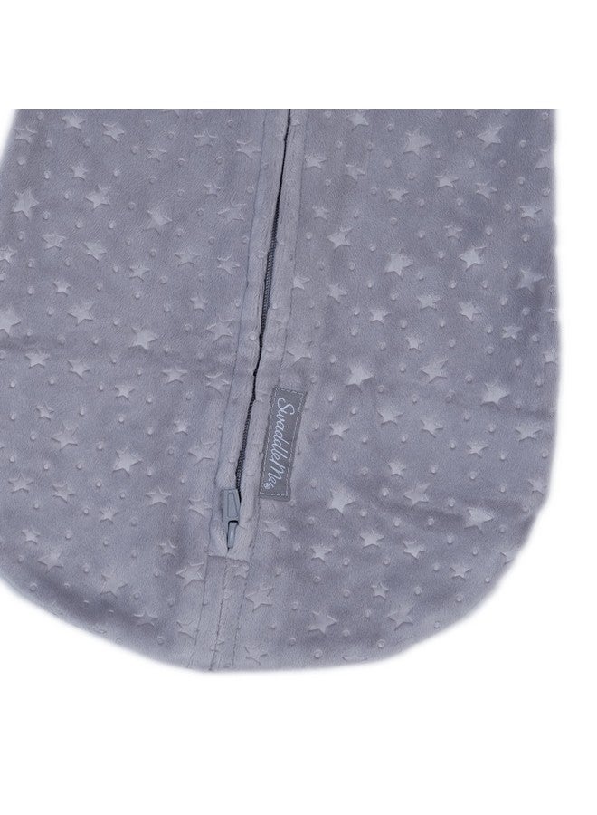 SwaddleMe By Ingenuity Compression Swaddle Pod In Velboa Two Way Zipper For Easy Changes Improves Sleep & Calms Startle Reflex 0 2 Months 2 Pack Clouds & Stars - Image 3