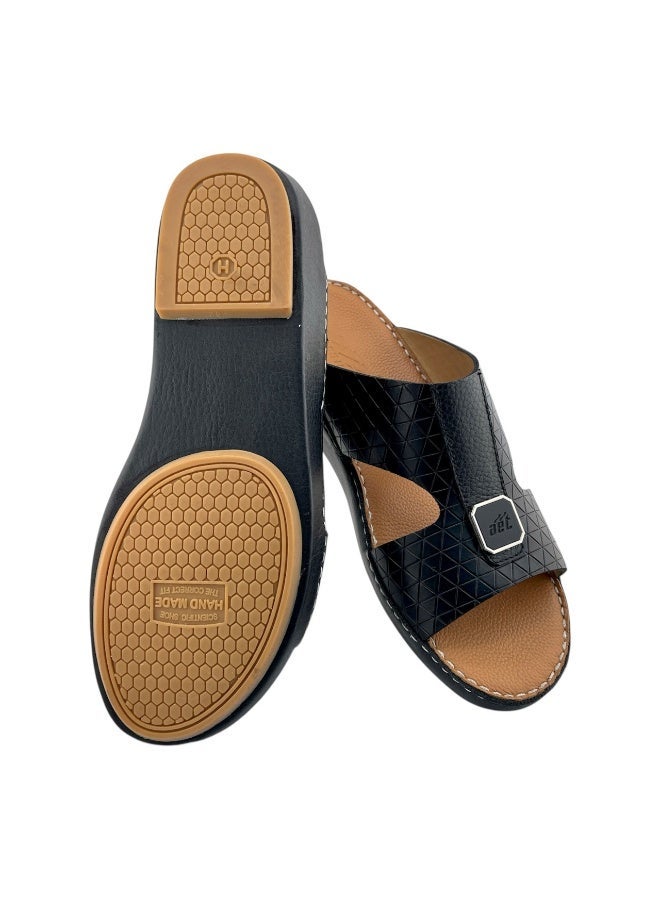 النهام شبشب AET للرجال | شبشب رجالي يومي | شبشب رجالي من جلد البقر العربي بالكامل بنقشة عربية وإبزيم | نعل داخلي بني | صندل عربي خارجي | مريح وخفيف الوزن - Image 2