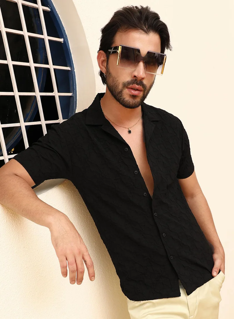 كامبوس سوترا Campus Sutra Men's Onyx Black Crumble Textured Shirt For Casual Wear | Cuban Collar | Short Sleeve | Button Closure | Shirt Crafted With Comfort Fit For Everyday Wear