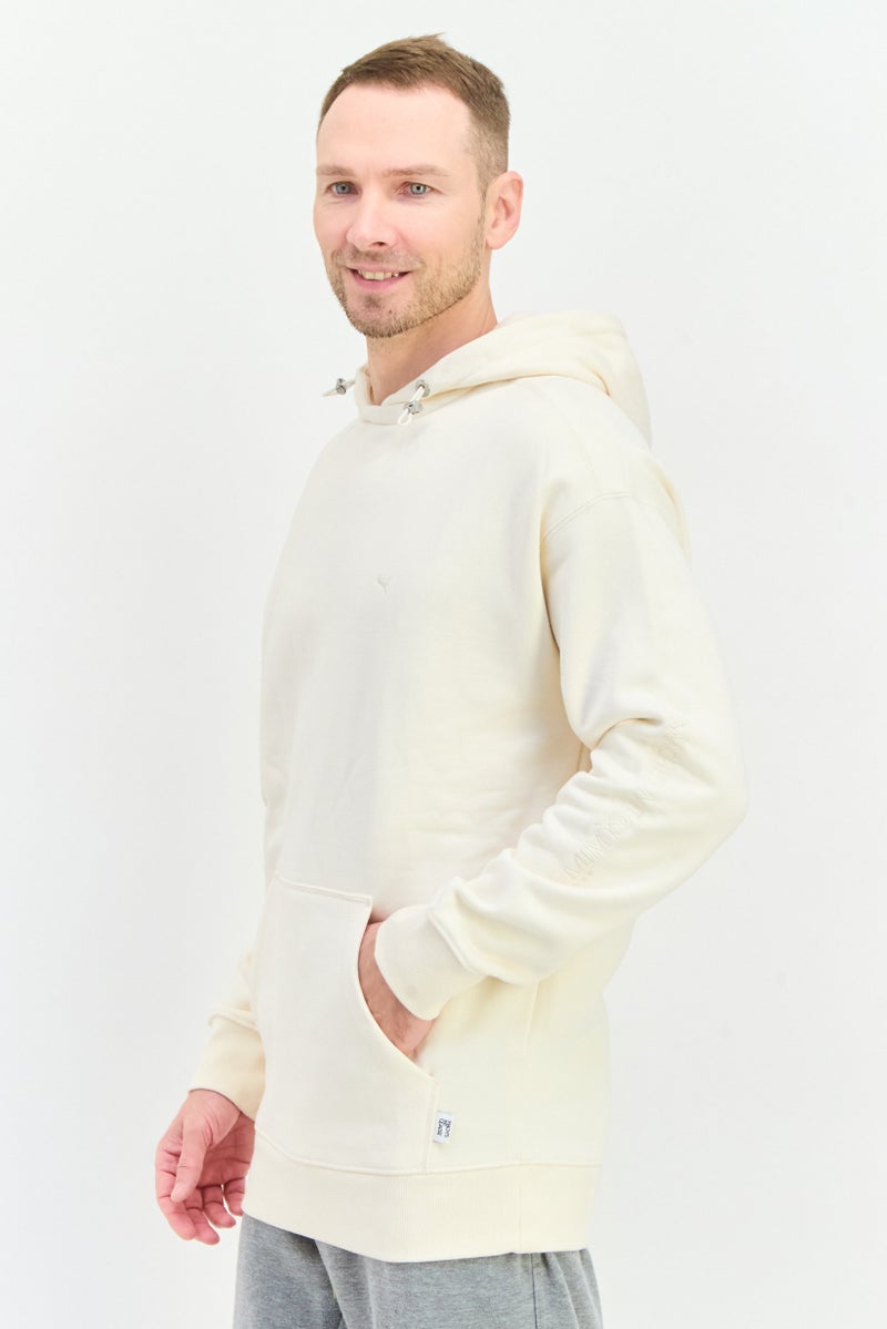 PUMA سويت شيرت رياضي للرجال بأكمام طويلة وقبعة، كريمي - Image 2