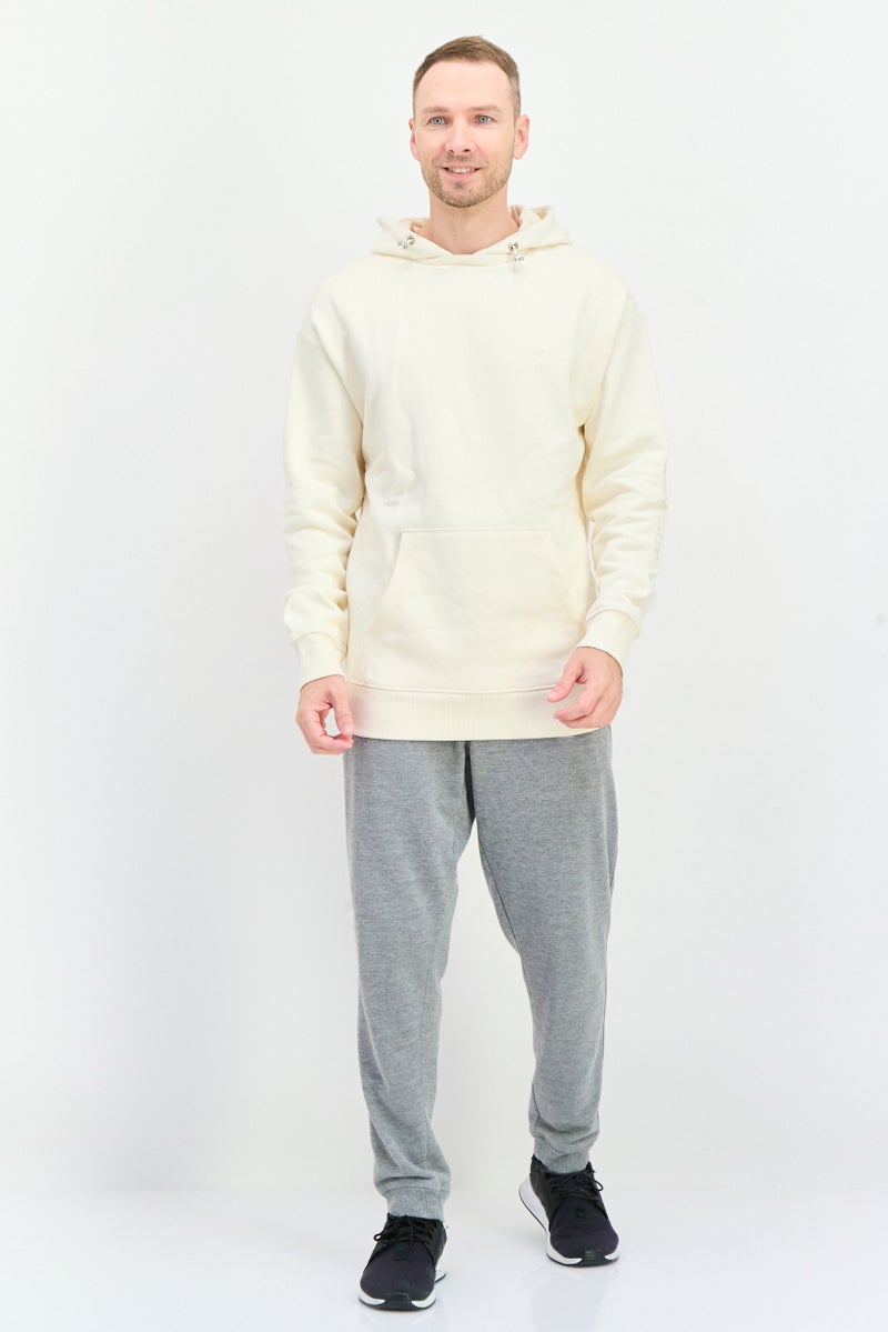 PUMA سويت شيرت رياضي للرجال بأكمام طويلة وقبعة، كريمي - Image 4