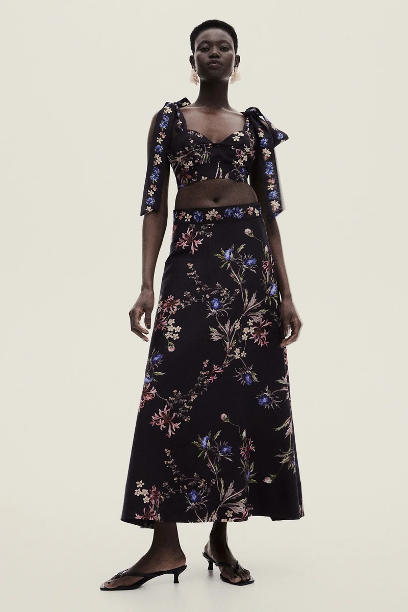 اتش اند ام بلوزة قصيرة بأربطة